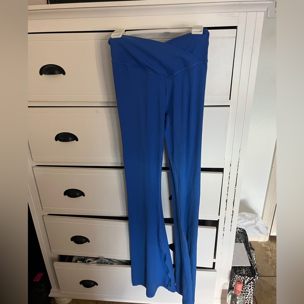 OFFLINE By Aerie Real Me High Waisted Crossover Flare Leggings Blue S - Picture 3 of 6